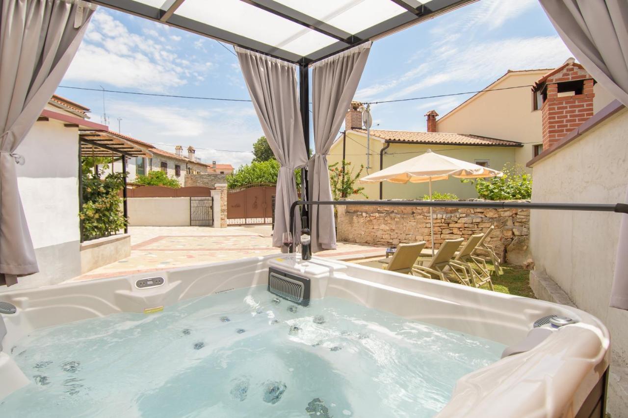 Holiday Home Giovanni Vabriga With Private Jacuzzi Tar-Vabriga Extérieur photo